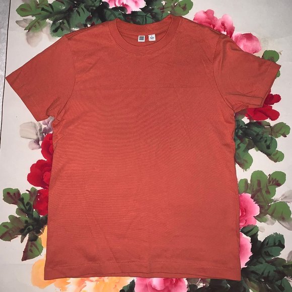 Uniqlo basic solid crewneck tee - Picture 3 of 3